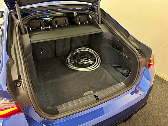 BMW i4 13 of 24