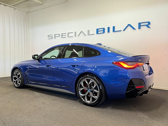 BMW i4 3 of 24