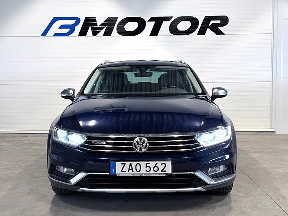 Volkswagen Passat Alltrack 2 of 17