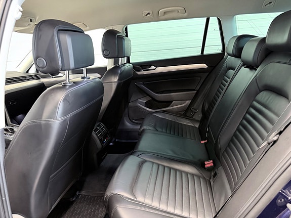 Volkswagen Passat Alltrack 13 of 17