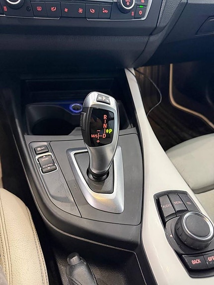 BMW 118d 8 of 12