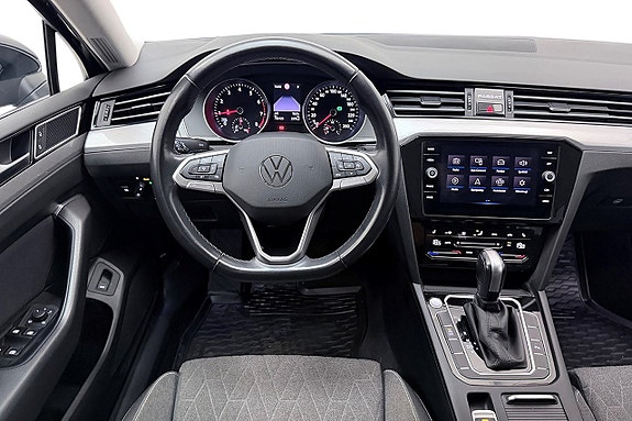 Volkswagen Passat 17 of 30