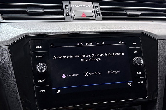 Volkswagen Passat 22 of 30