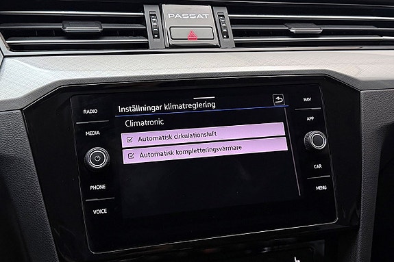 Volkswagen Passat 26 of 30