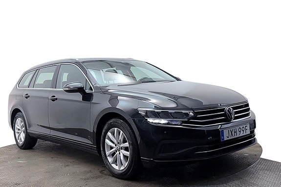 Volkswagen Passat 4 of 30
