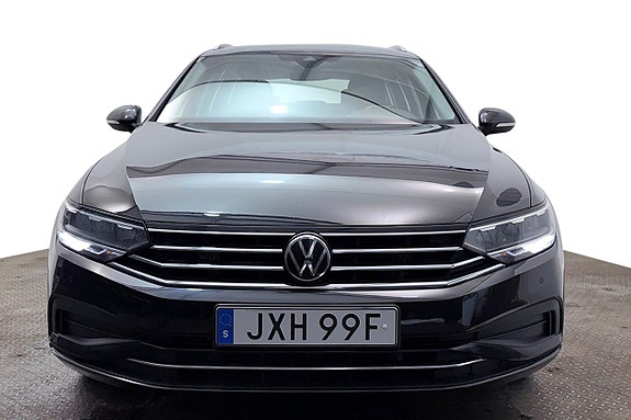 Volkswagen Passat 3 of 30
