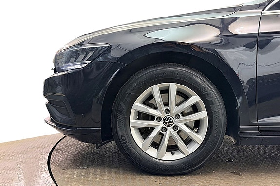 Volkswagen Passat 10 of 30