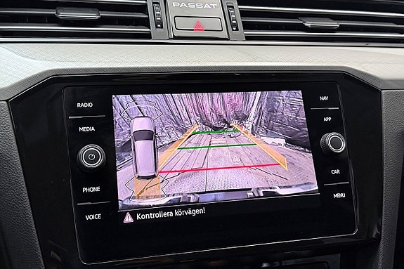 Volkswagen Passat 21 of 30