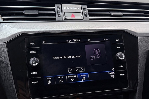 Volkswagen Passat 23 of 30