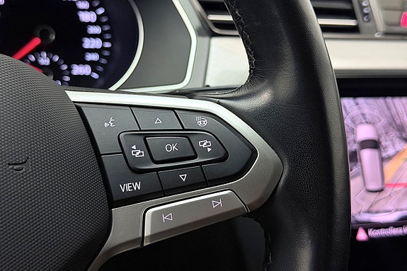 Volkswagen Passat 19 of 30