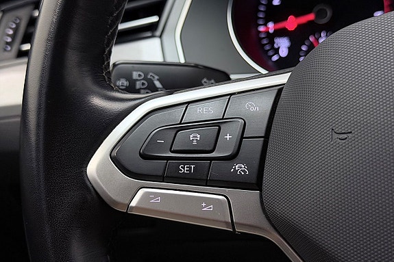 Volkswagen Passat 18 of 30
