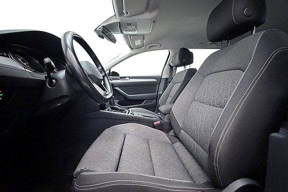 Volkswagen Passat 11 of 30