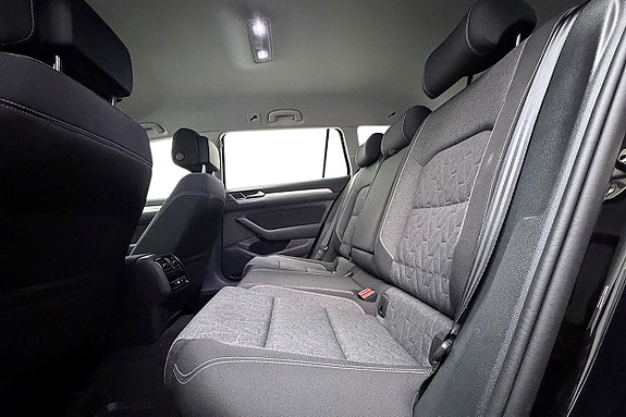 Volkswagen Passat 14 of 30