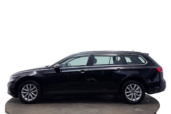 Volkswagen Passat 9 of 30