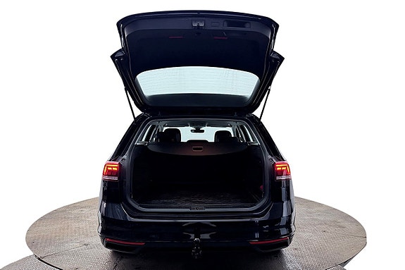 Volkswagen Passat 7 of 30