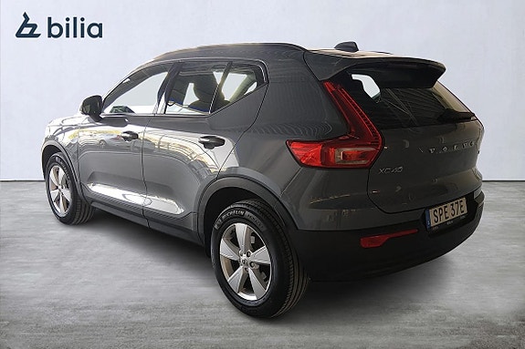 Volvo XC40 2 of 18