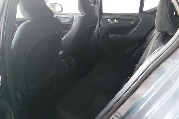 Volvo XC40 12 of 18