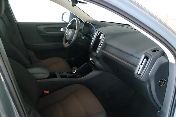 Volvo XC40 6 of 18