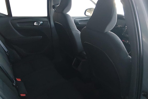 Volvo XC40 8 of 18