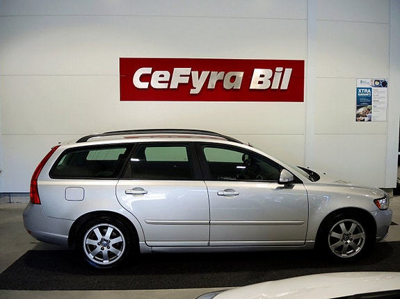 Volvo V50 4 of 15