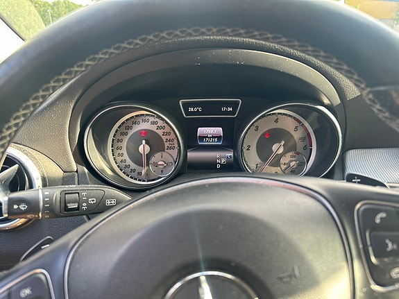 Mercedes-Benz GLA200 d 5 of 10