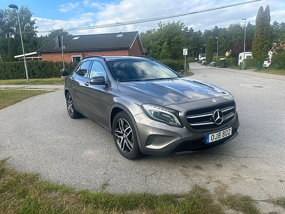 Mercedes-Benz GLA200 d 2 of 10