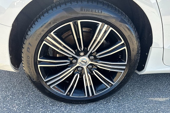 Volvo V60 9 of 24
