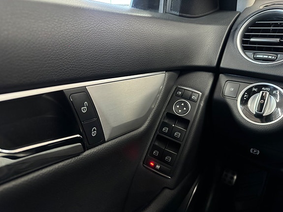 Mercedes-Benz C220 11 of 22