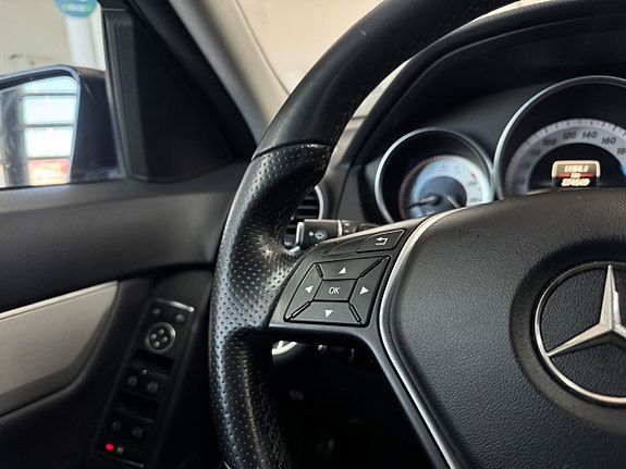 Mercedes-Benz C220 10 of 22