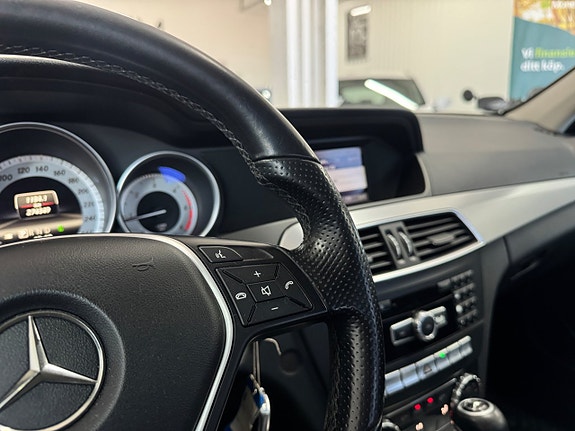 Mercedes-Benz C220 9 of 22