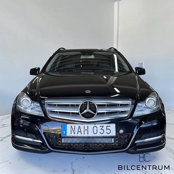 Mercedes-Benz C220 2 of 22