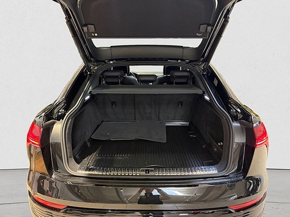 Audi Q8 17 of 17