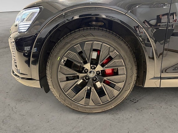 Audi Q8 6 of 17