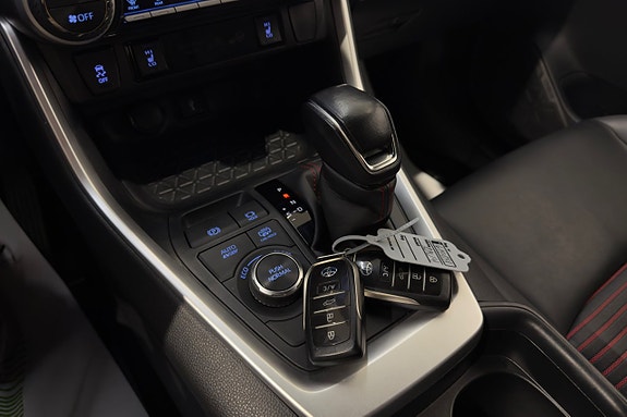 Toyota RAV4 Plug-in Hybrid 19 of 24