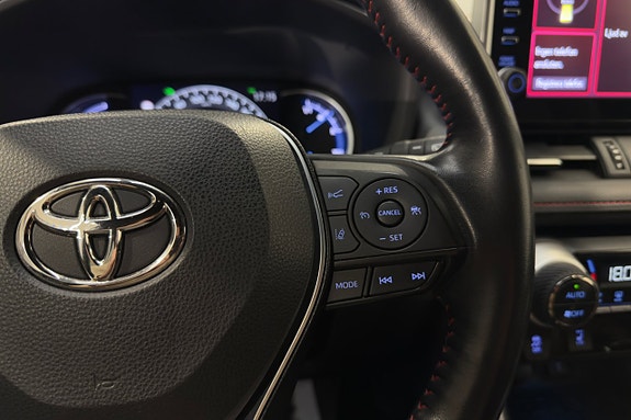 Toyota RAV4 Plug-in Hybrid 13 of 24