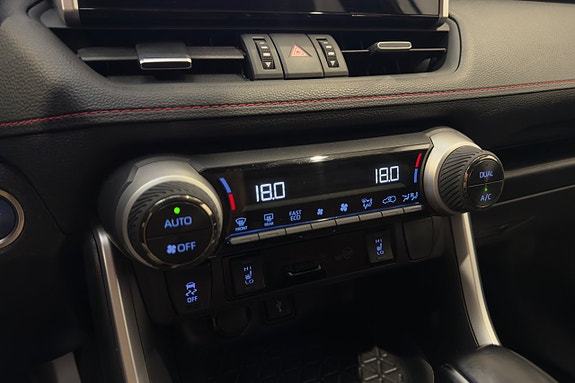 Toyota RAV4 Plug-in Hybrid 18 of 24
