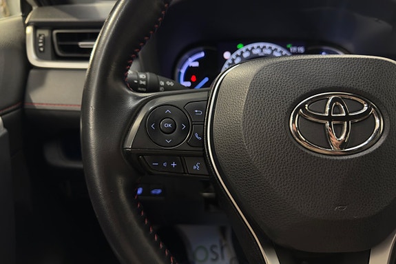 Toyota RAV4 Plug-in Hybrid 11 of 24