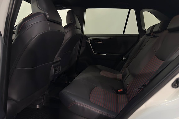 Toyota RAV4 Plug-in Hybrid 21 of 24