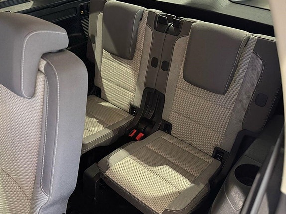 Volkswagen Touran 16 of 27