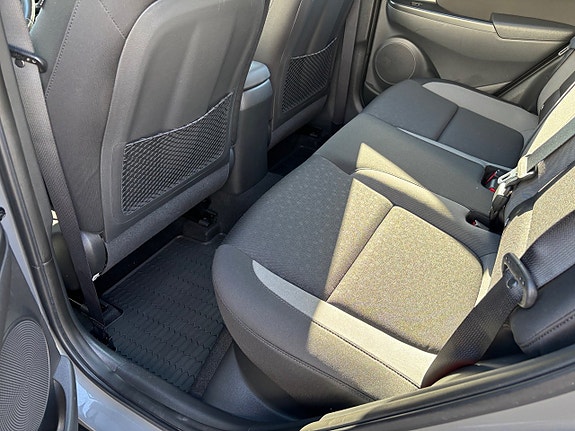 Hyundai Kona 12 of 16