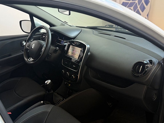 Renault Clio 12 of 18