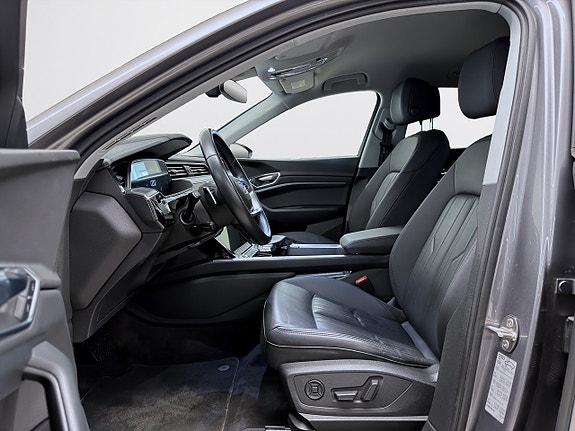 Audi e-tron 13 of 20