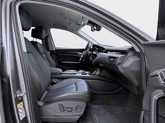 Audi e-tron 12 of 20