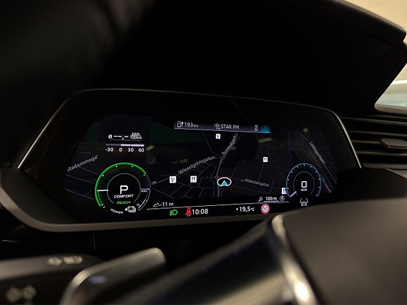 Audi e-tron 16 of 20
