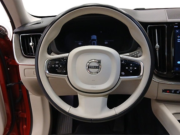 Volvo XC60 10 of 19