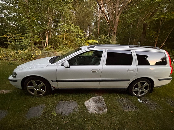 Volvo V70 3 of 8