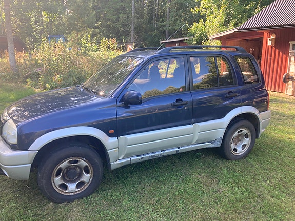 Suzuki Grand Vitara 3 of 6