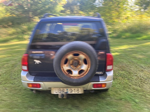 Suzuki Grand Vitara 2 of 6