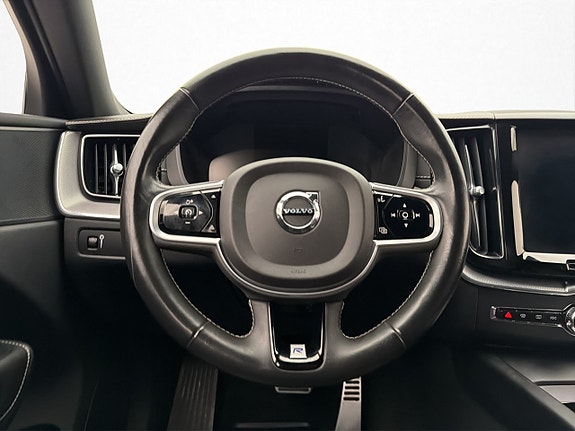 Volvo XC60 11 of 30