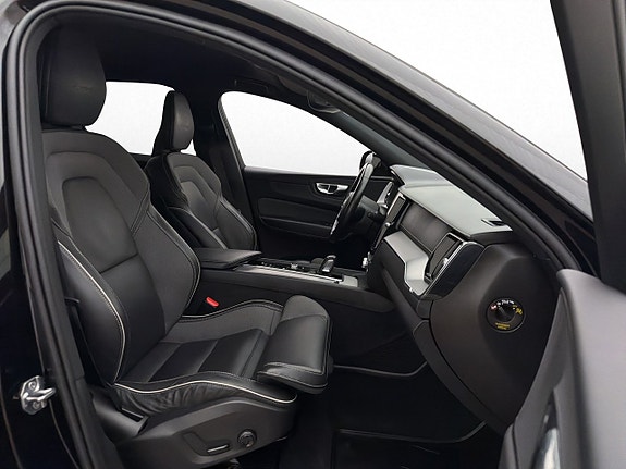 Volvo XC60 10 of 30